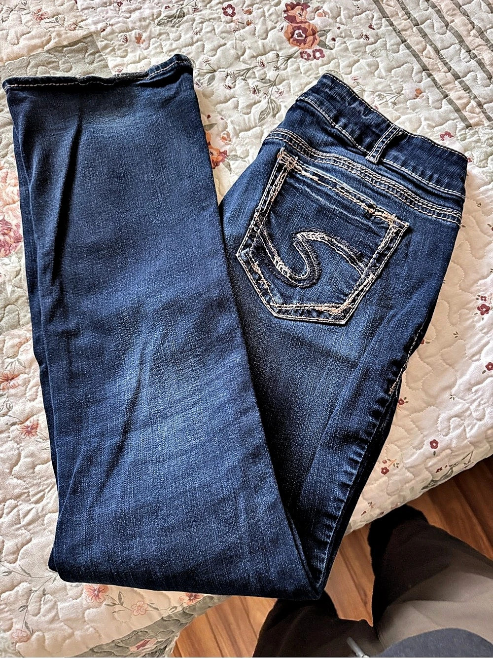 Silver Jeans Co. Elyse Slim Boot. Boot Cut Jeans in Blue Waist 31 Length 33